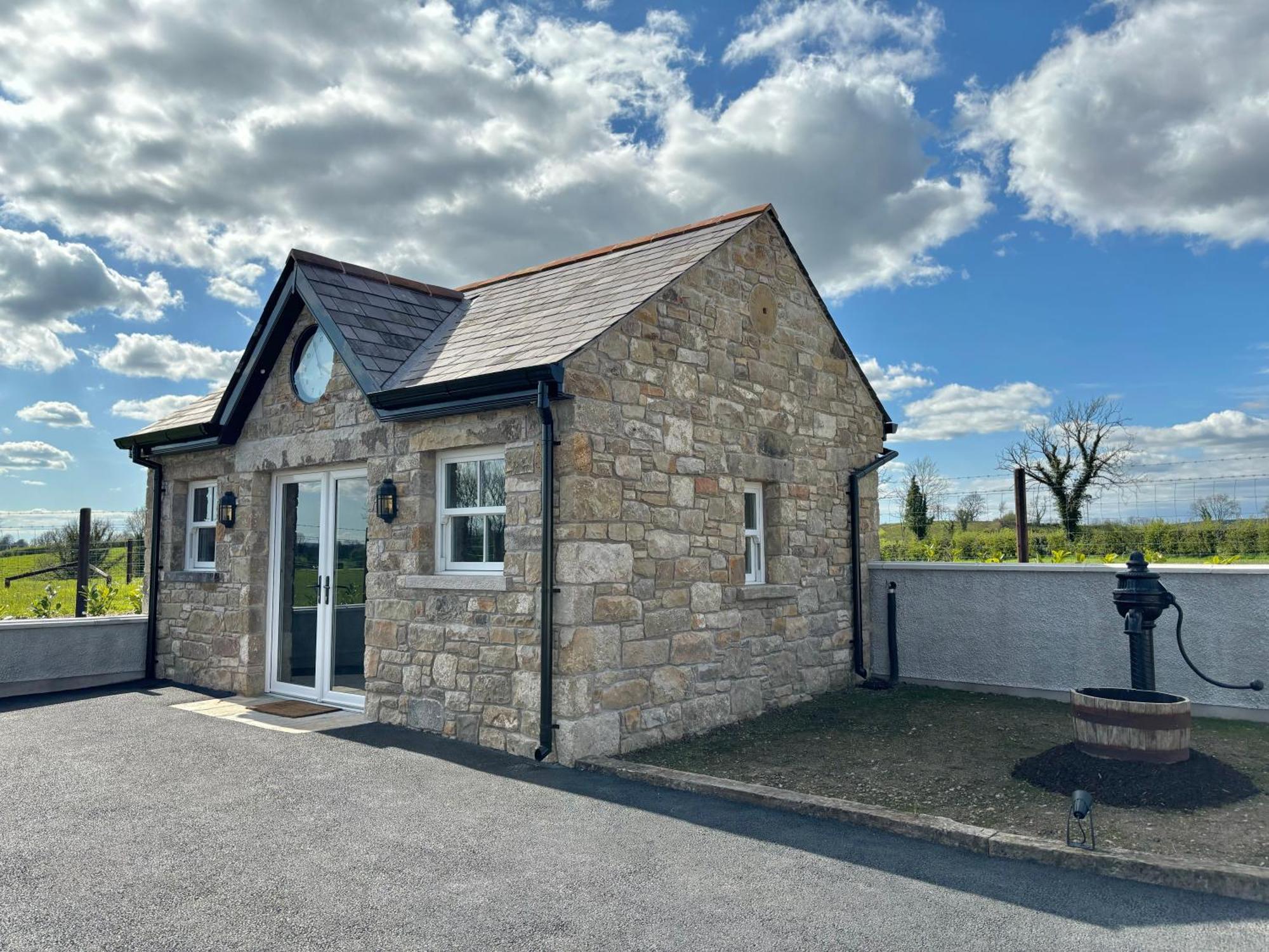 The Old Barn Villa Fivemiletown Luaran gambar