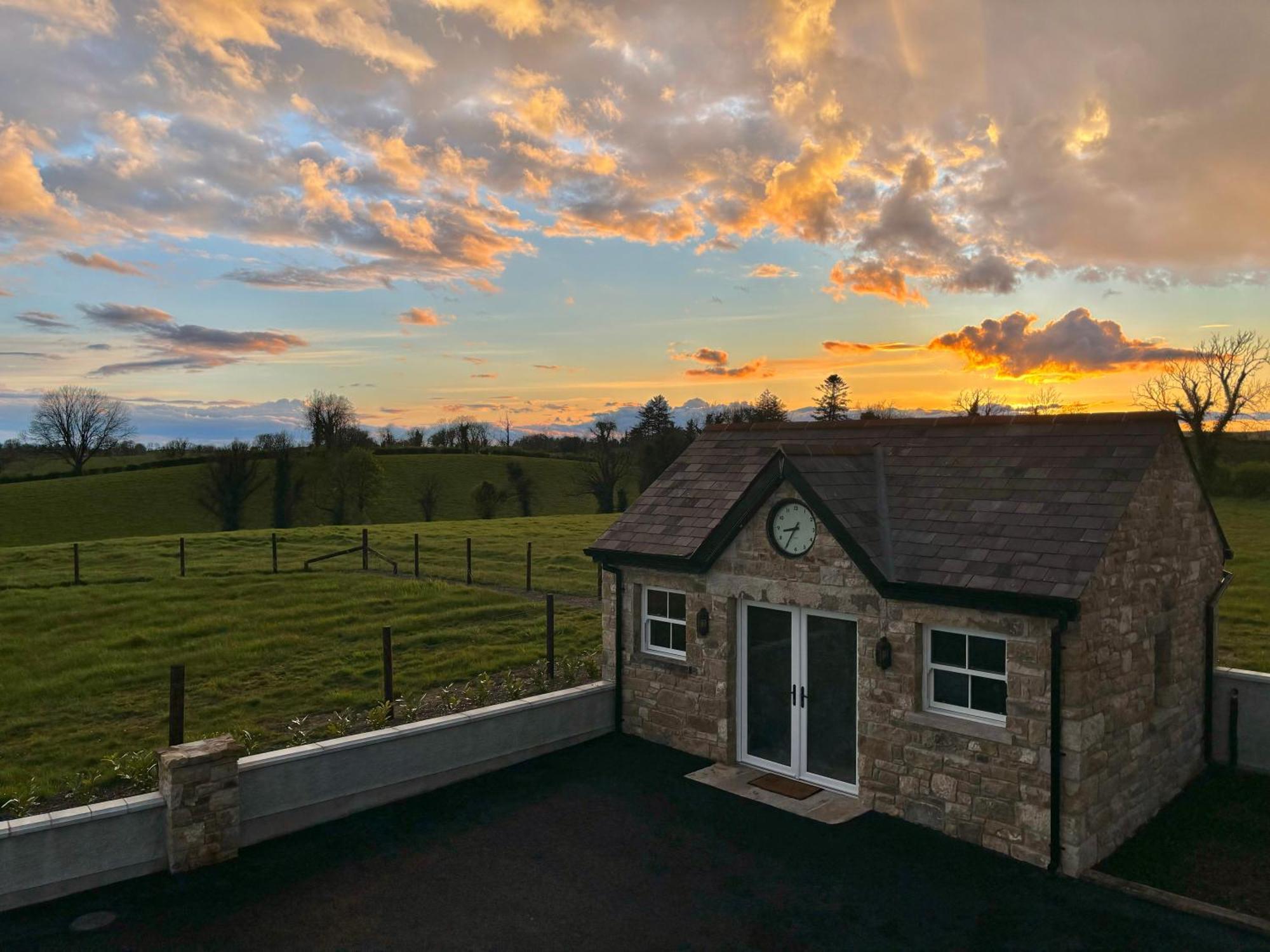 The Old Barn Villa Fivemiletown Luaran gambar