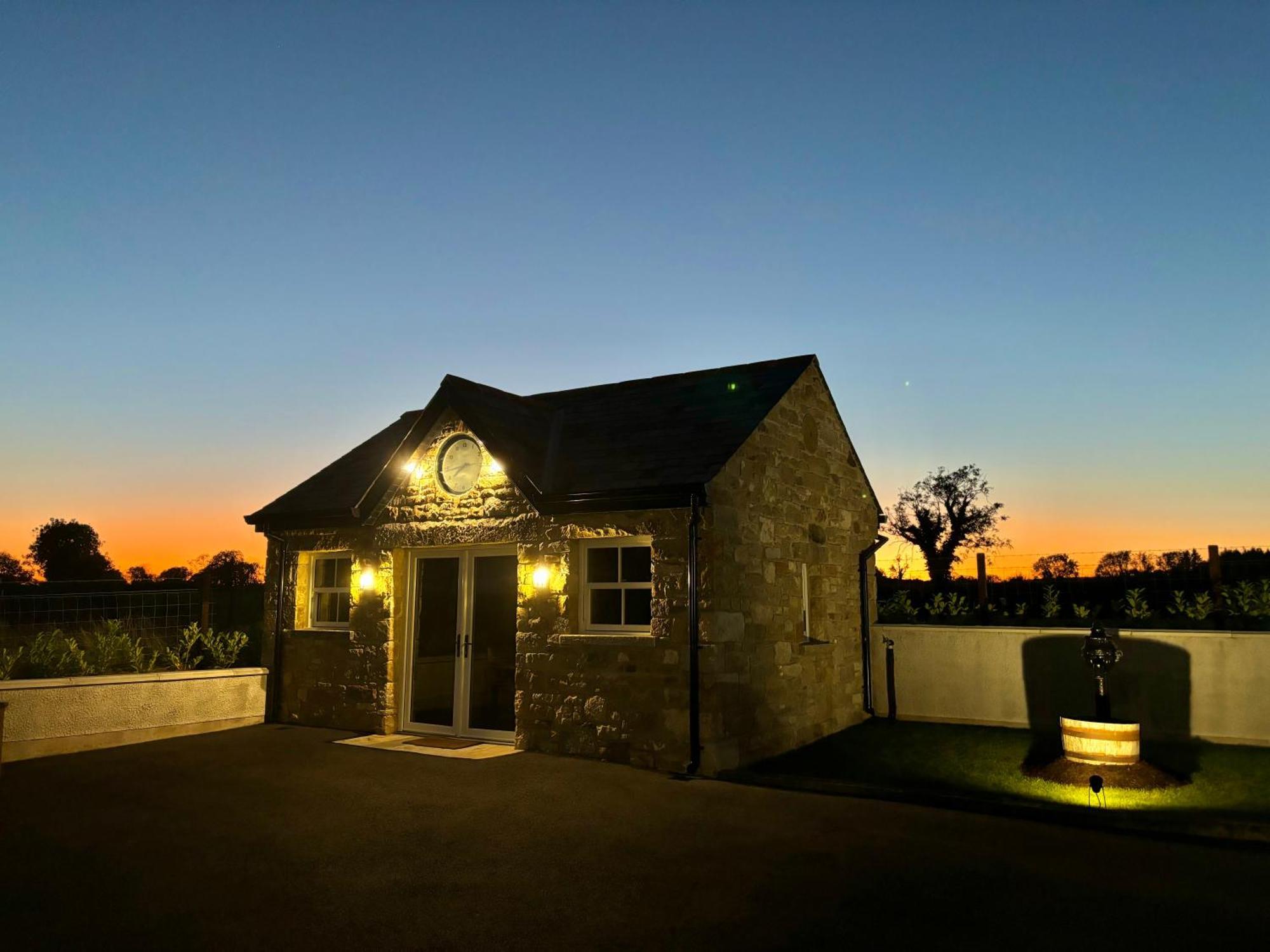 The Old Barn Villa Fivemiletown Luaran gambar