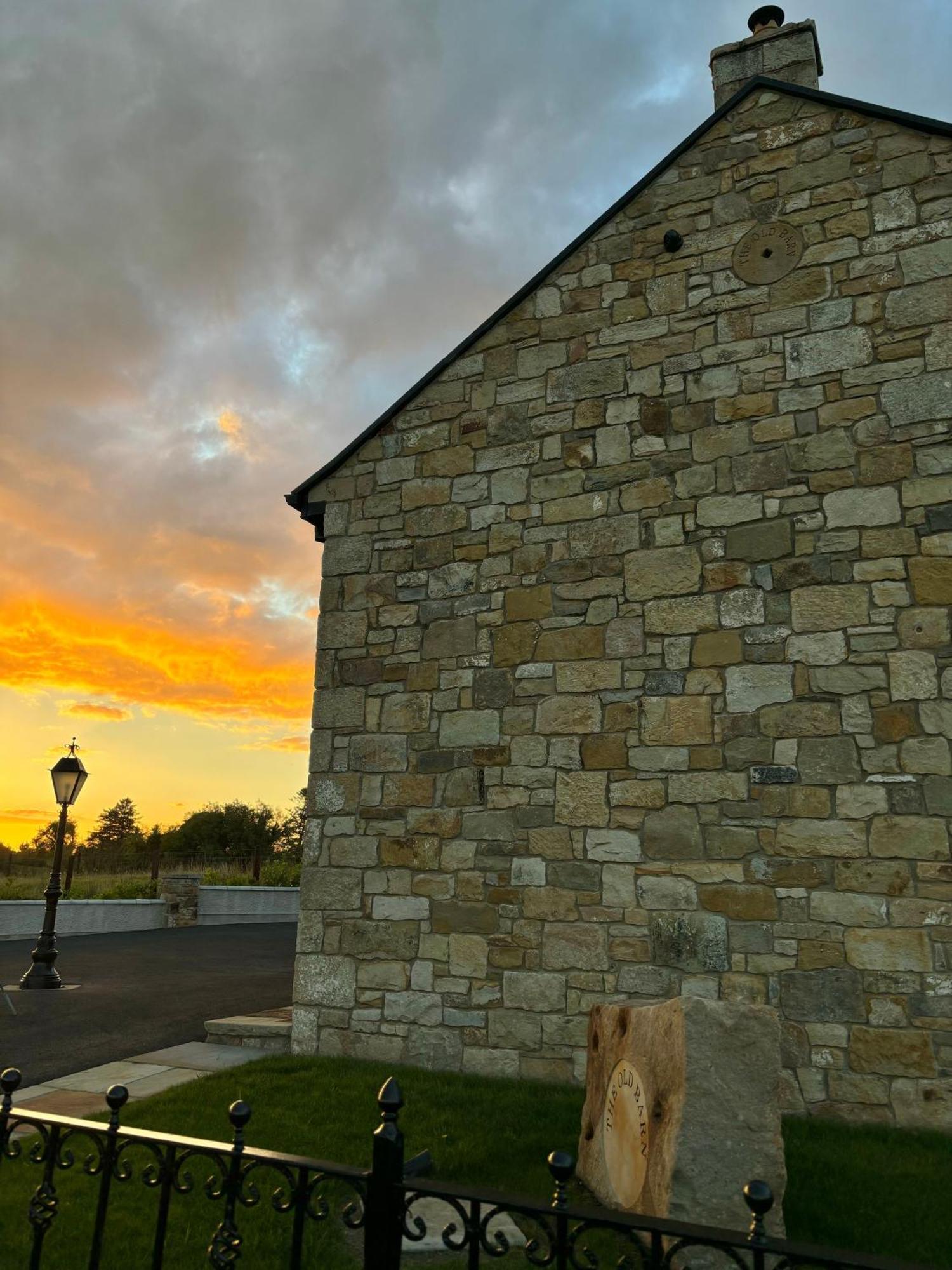 The Old Barn Villa Fivemiletown Luaran gambar